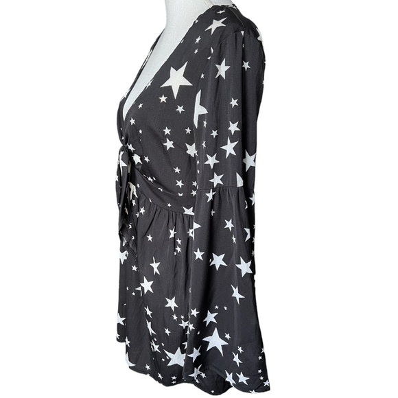 Boohoo Black Star Print Bell Sleeve mini dress - Picture 5 of 12